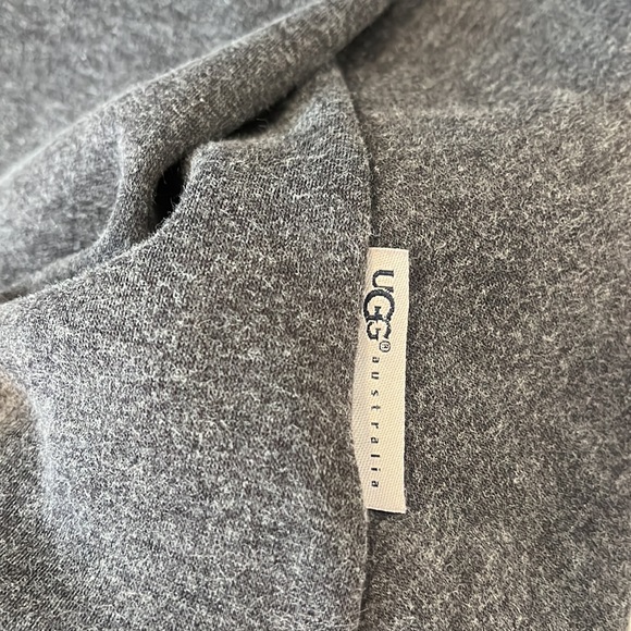 Ugg fleece Sweater! Size Small! So comfy!!  🥰 - Picture 8 of 9